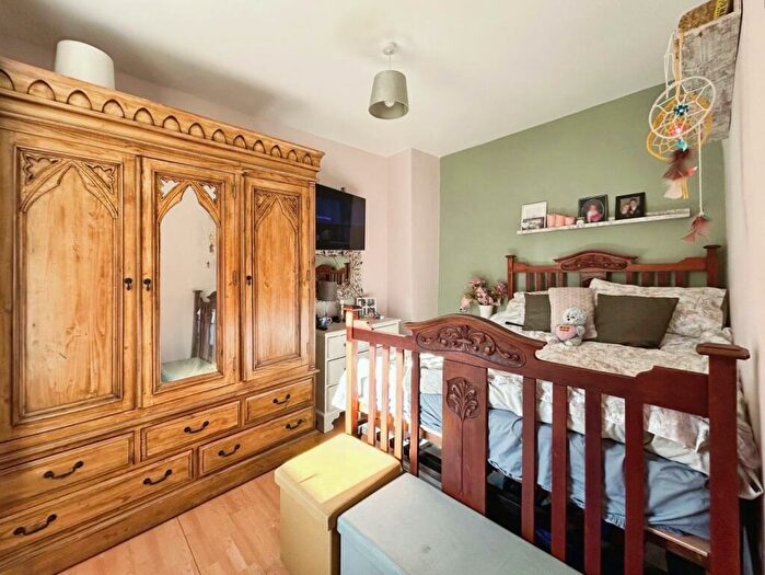 2 Bedroom Terraced House For Sale In Alcombe Road, The Mounts, Northampton, NN1