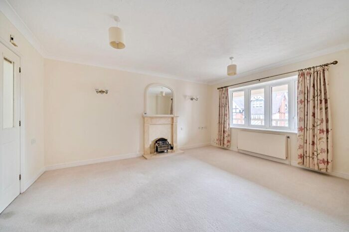 2 Bedroom Apartment For Sale In Four Oaks Road, Sutton Coldfield, B74