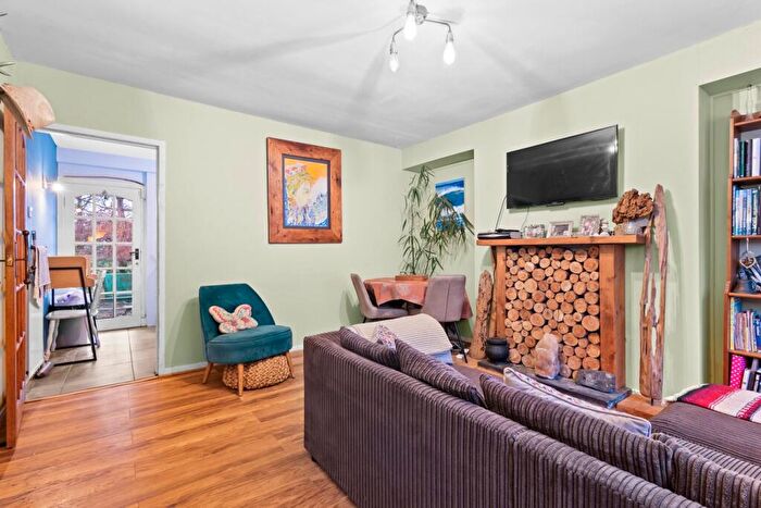 3 Bedroom Semi Detached House For Sale In Craigie Road, Hurlford, Kilmarnock, KA1