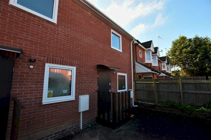 3 Bedroom Town House To Rent In Lansdowne Road, Leicester, LE2