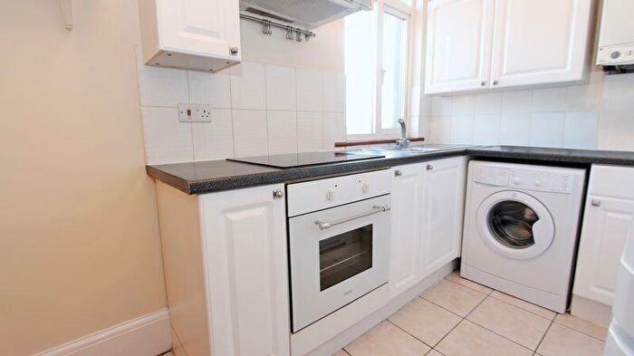 1 Bedroom Flat To Rent In Green Lanes, Palmers Green, N13