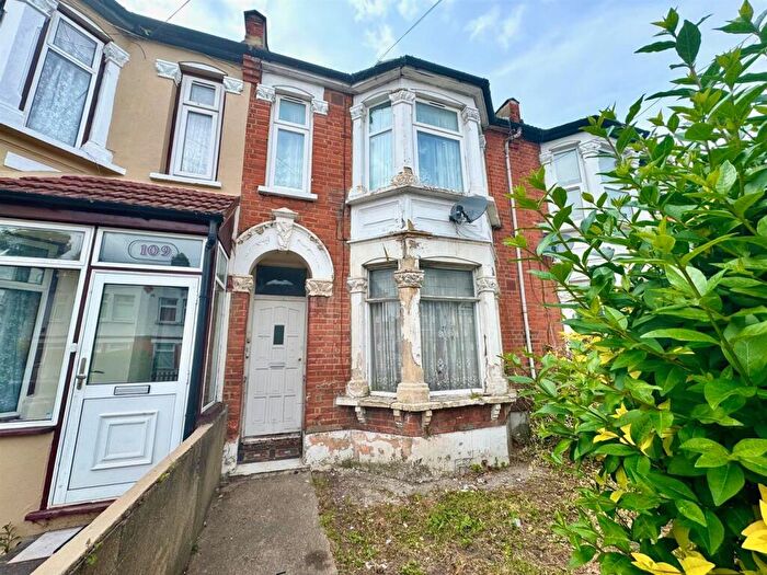 3 Bedroom Apartment For Sale In Sheringham Avenue, London, E12