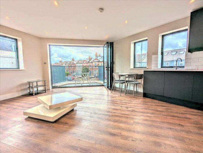 2 Bedroom Flat To Rent In Durnsford Road, London, SW19