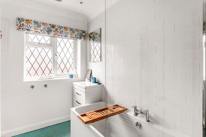 4 Bedroom Detached House For Sale In Oakdene Road, Great Bookham, KT23