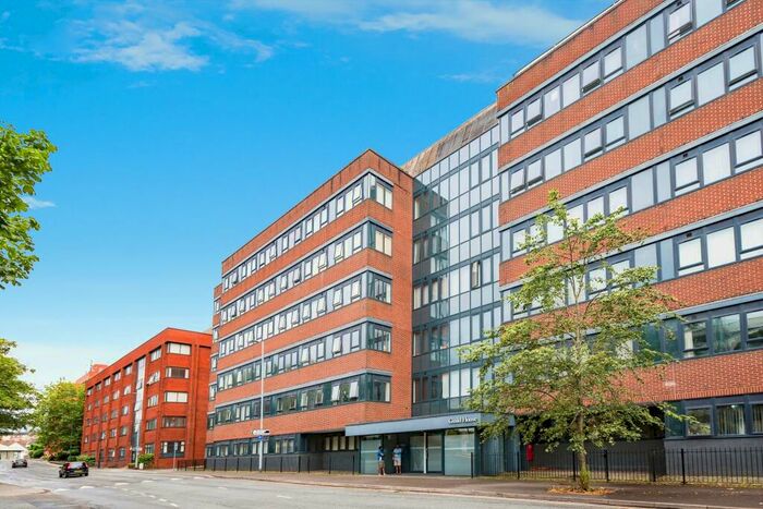 1 Bedroom Flat For Sale In Farnsby Street, Swindon, Wiltshire, SN1