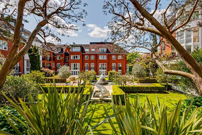 3 Bedroom Flat For Sale In Kidderpore Avenue, Hampstead, London, NW3