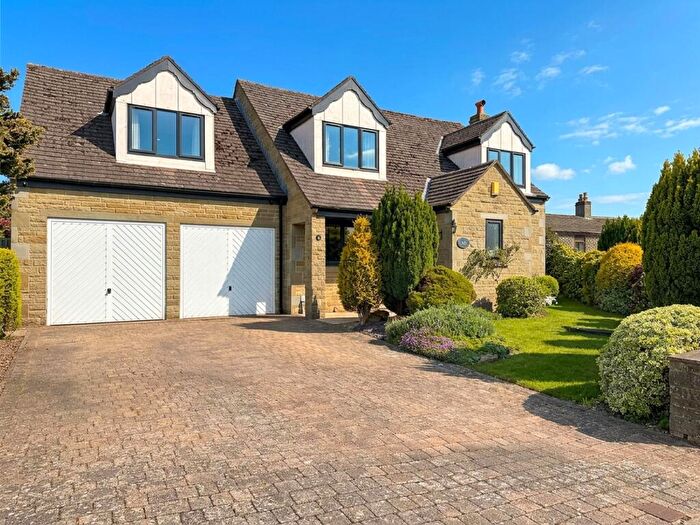 4 Bedroom Detached House For Sale In The Gables, Crangle Fields, Stocksmoor, HD4