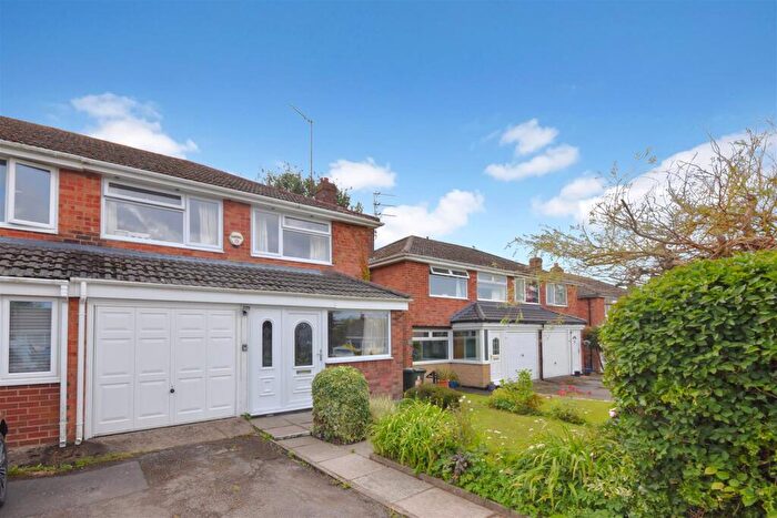 3 Bedroom Semi-Detached House For Sale In Warwick Close, Neston, CH64