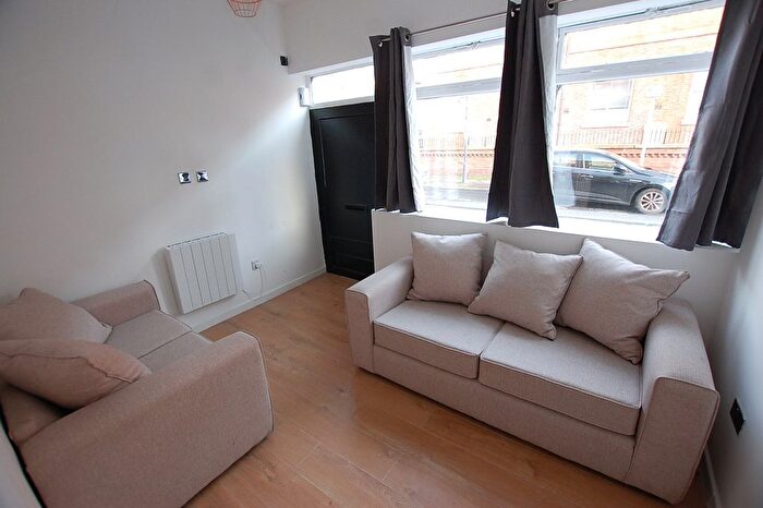 1 Bedroom Flat To Rent In Warrington Street, Ashton-Under-Lyne, Greater Manchester, OL6
