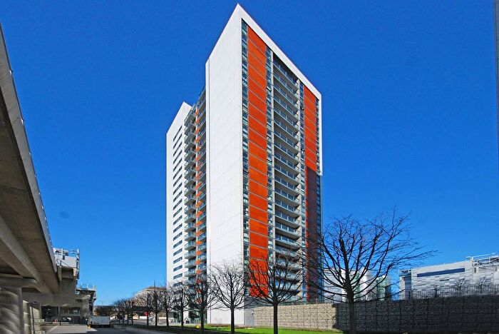 2 Bedroom Flat To Rent In Elektron Tower, Canary Wharf, London, E14