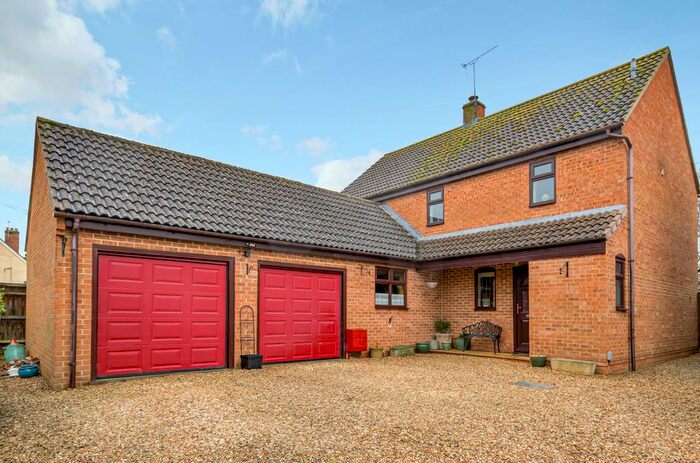 4 Bedroom Detached House For Sale In Faringdon, Oxon, SN7