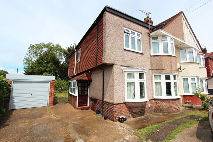 5 Bedroom Semi-detached House For Sale In Canterbury Avenue, Sidcup, Kent, DA15