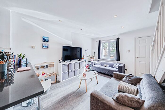 2 Bedroom Terraced House To Rent In Hanover Avenue, E16