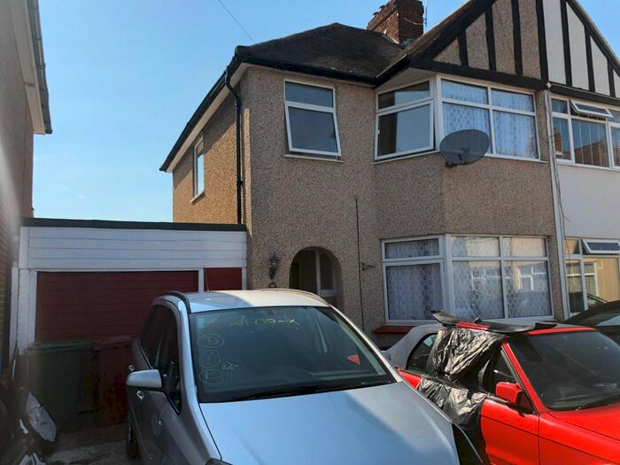 5 Bedroom Semi-Detached House To Rent In Leiston Spur, Slough SL1