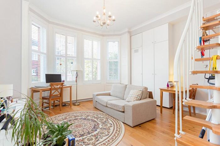 Apartment To Rent In Frognal, Hampstead, NW3