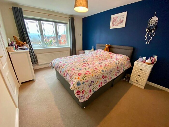 4 Bedroom Detached House For Sale In Briarfield Gardens, Huddersfield, HD5