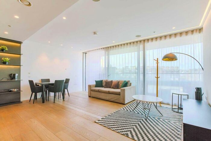 2 Bedroom Flat To Rent In Buckingham Palace Road, Victoria, London, SW1W
