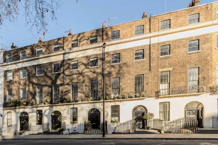 3 Bedroom Flat To Rent In Mecklenburgh Square, London, WC1N