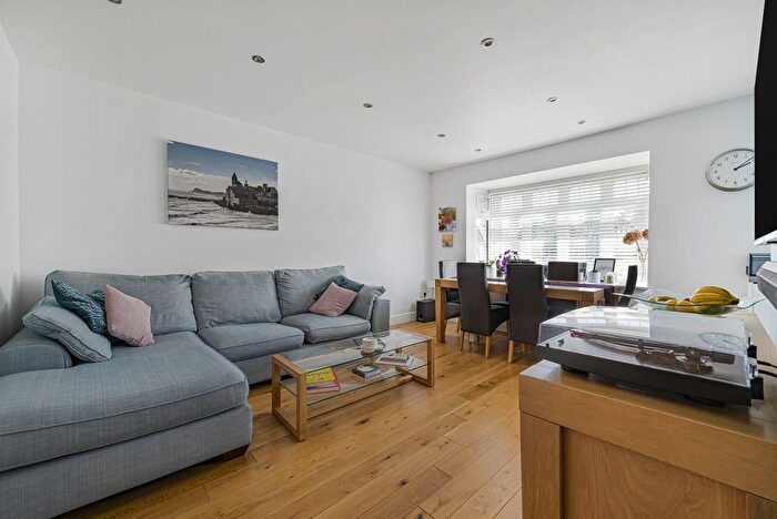 3 Bedroom Maisonette For Sale In Lewis Road, Sidcup, DA14