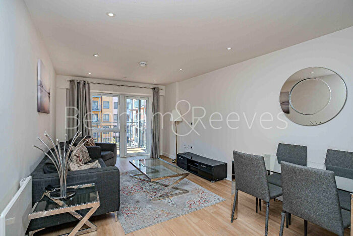 2 Bedroom Apartment To Rent In Beaufort Square, Colindale, NW9