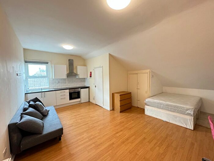 1 Bedroom Studio To Rent In Hanworth Road, Hounslow, TW3