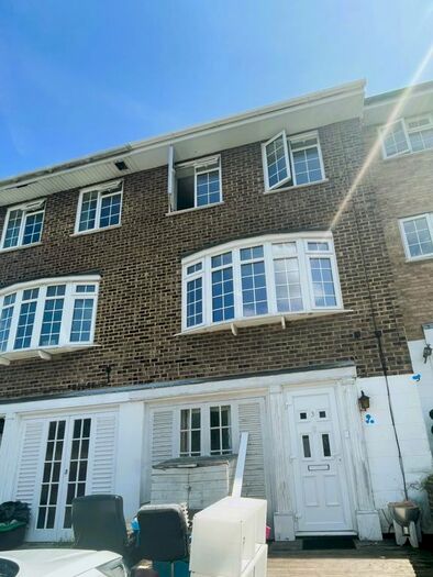 4 Bedroom Terraced House To Rent In Tavistock Road, Bromley, BR2