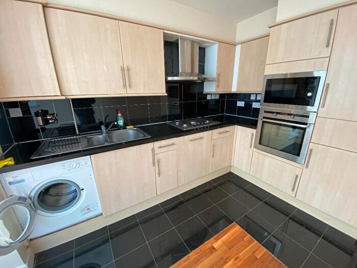3 Bedroom Flat To Rent In Redcliffe Parade West, Bristol, [Ref: KhpLlt], BS1
