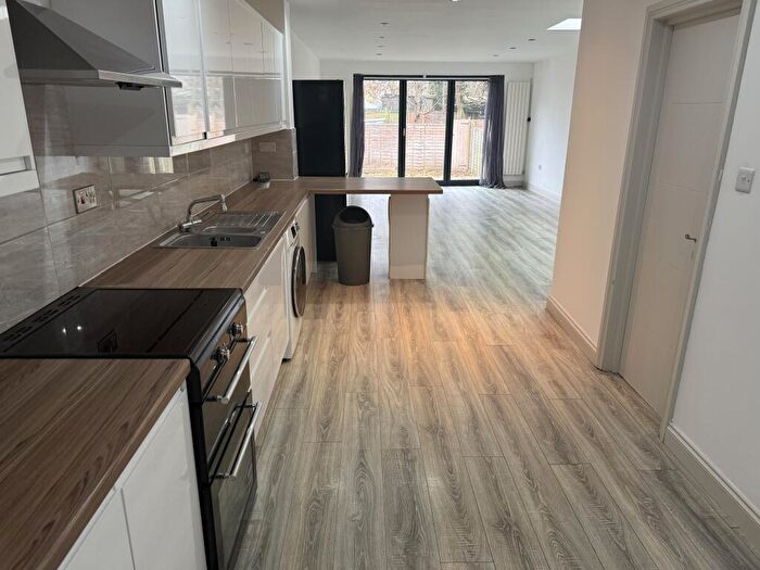 2 Bedroom House To Rent In Whitehorse Lane, South Norwood, SE25