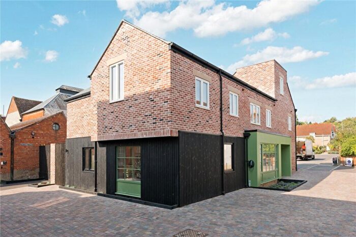 2 Bedroom House For Sale In Harts Yard, Farnham, GU9