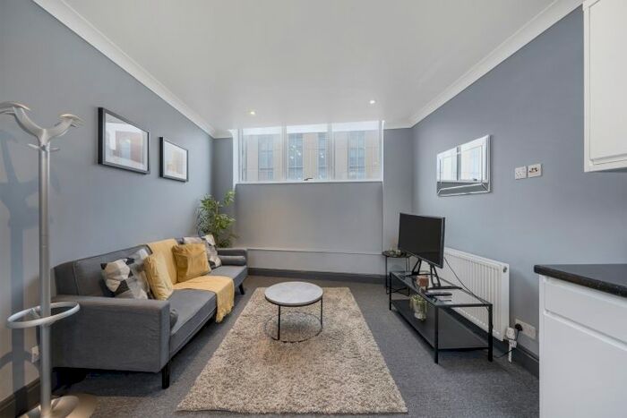 2 Bedroom Flat To Rent In Margravine Gardens, London, W6