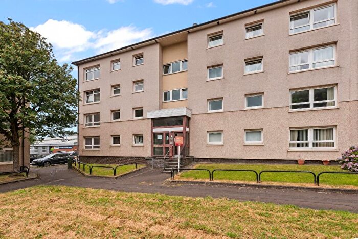 3 Bedroom Flat To Rent In Glebe Court, Glasgow, G4