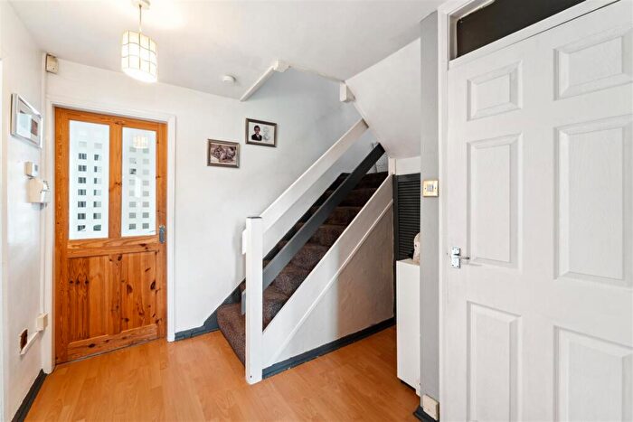 3 Bedroom Terraced House For Sale In Redwood, Sale, M33