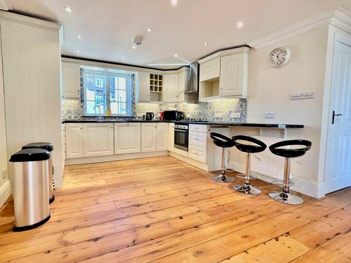 4 Bedroom Semi-Detached House To Rent In Sun Hill, Cowes, PO31