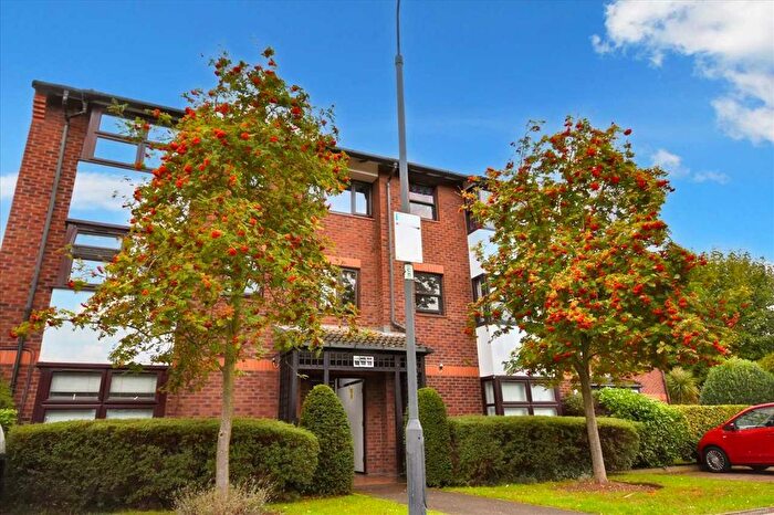 1 Bedroom Studio To Rent In Mayfield Road, Shepherds Bush, London, W12