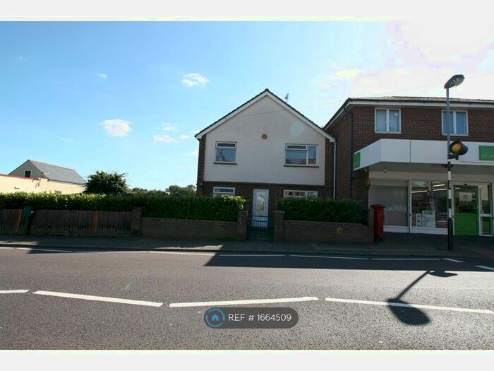 3 Bedroom Semi-Detached House To Rent In Harwich Road, Colchester, CO4