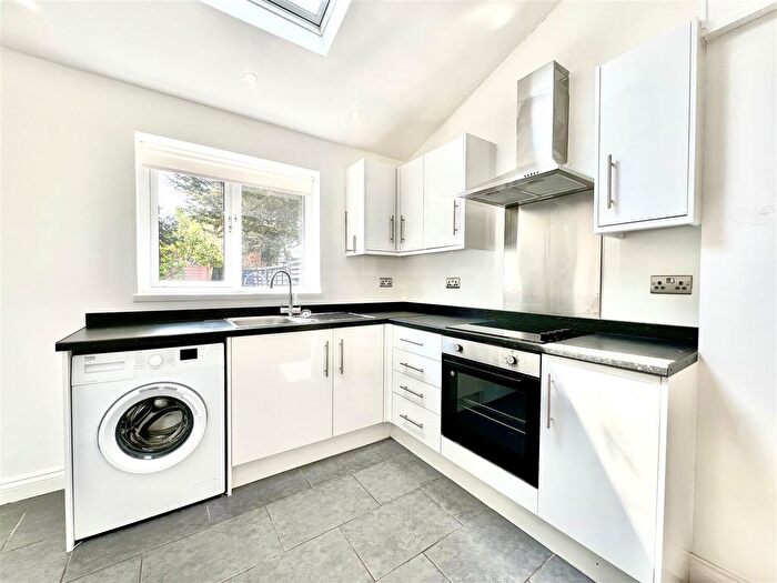 2 Bedroom Terraced House To Rent In New Road, Hanworth, TW13
