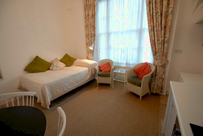 Studio To Rent In Craven Hill Gardens, Bayswater, London, W2