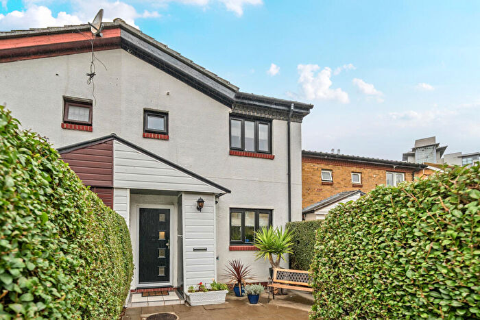 3 Bedroom Terraced House For Sale In Temple Close, Thamesmead, SE28