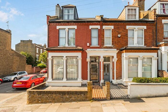 4 Bedroom End Of Terrace House For Sale In Prospero Road, Whitehall Park, N19