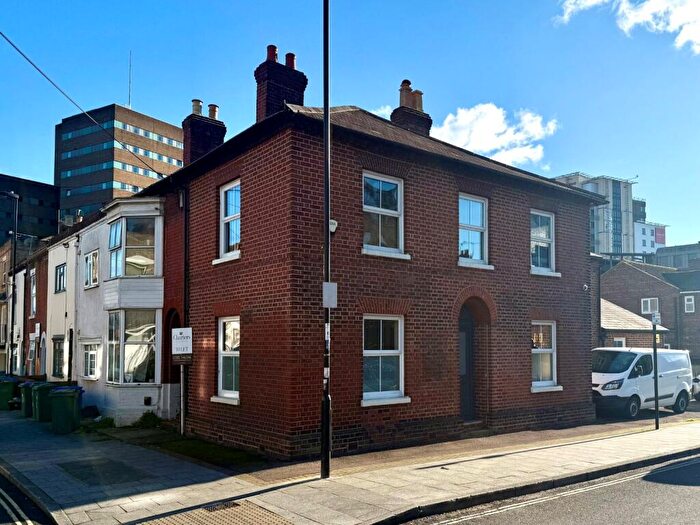 4 Bedroom Terraced House To Rent In Bellevue Road, Southampton, Hampshire, SO15