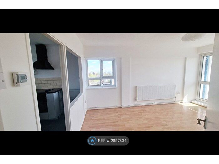 2 Bedroom Flat To Rent In Mynterne Court, London, SW19