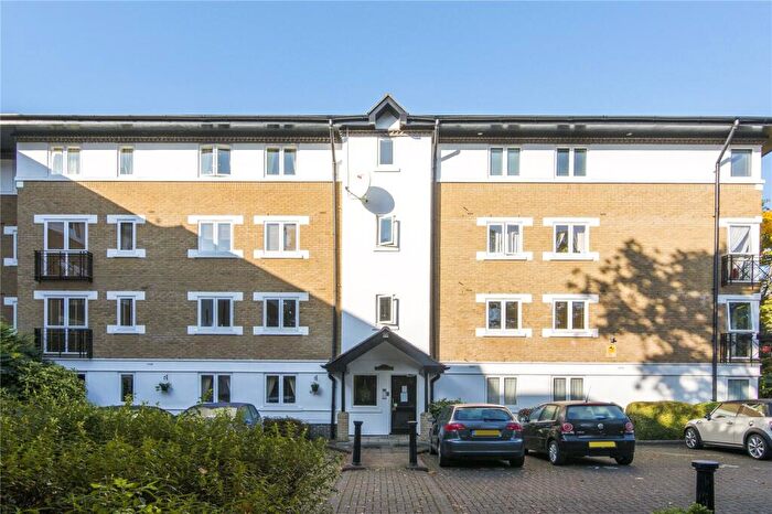 2 Bedroom Flat To Rent In Shelley Court, Makepeace Road, London, E11