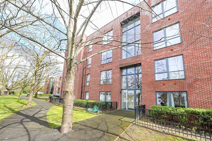1 Bedroom Flat For Sale In Brand Avenue, Uxbridge, UB10