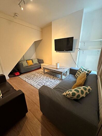 5 Bedroom House To Rent In Heeley Road, Selly Oak, Birmingham, West Midlands, B29