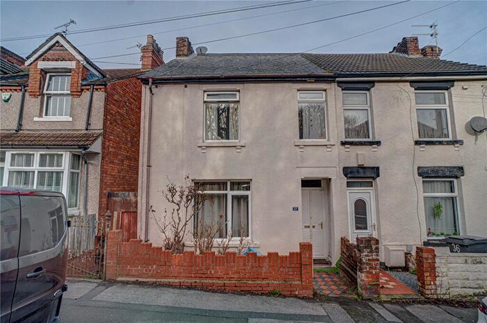 3 Bedroom End Of Terrace House For Sale In Radnor Street, Swindon, Wiltshire, SN1