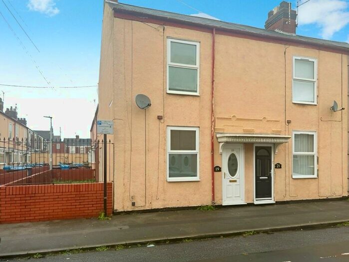 2 Bedroom End Of Terrace House To Rent In Egton Street, Hull, HU8