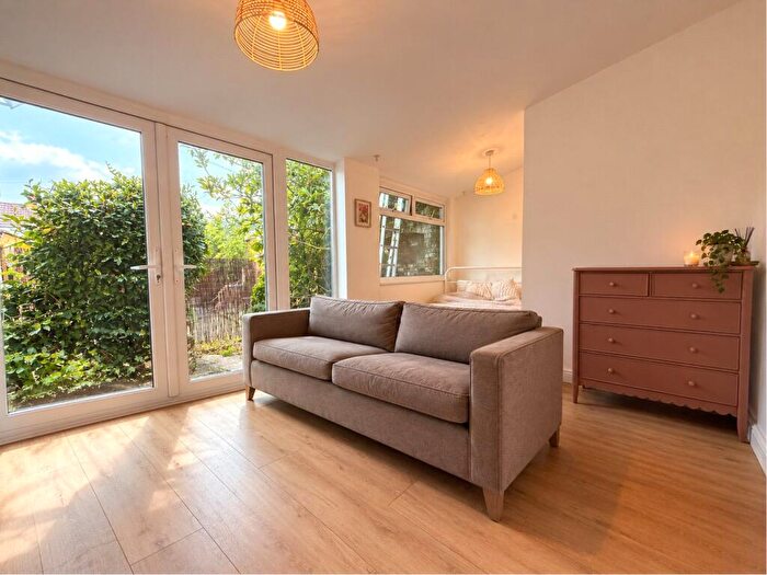 1 Bedroom Apartment To Rent In Prospect Place, Old Town, Swindon, Witlshire, SN1