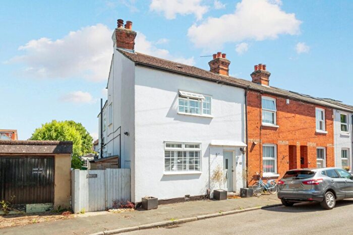 3 Bedroom End Of Terrace House For Sale In Glencoe Road, Weybridge, KT13