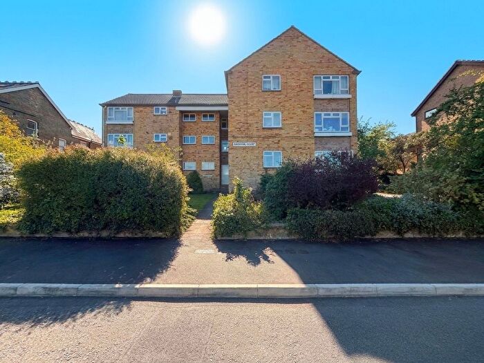 2 Bedroom Flat For Sale In Cornwall Road, Uxbridge, UB8