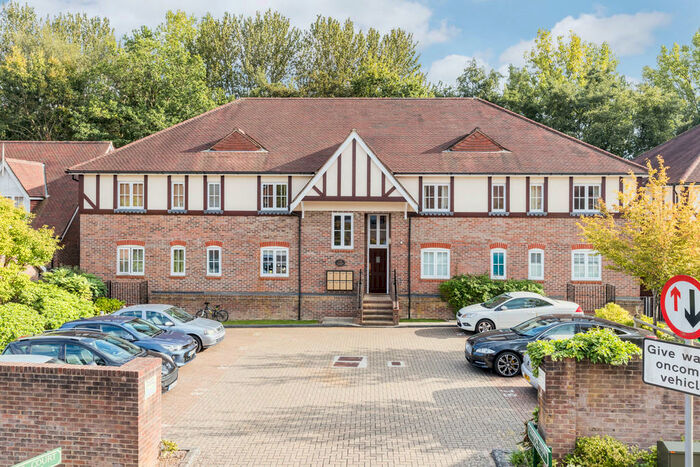 2 Bedroom Apartment To Rent In Lower Village, RH16